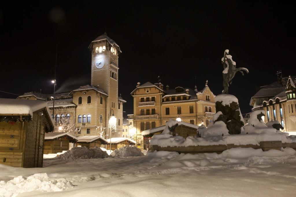 Hotel Kristal 3 Stelle Superior Zane Bagian luar foto