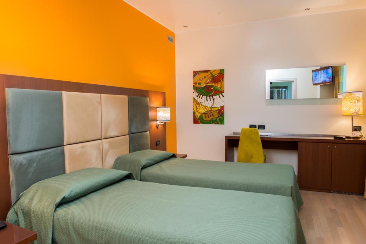 Hotel Kristal 3 Stelle Superior Zane Bagian luar foto