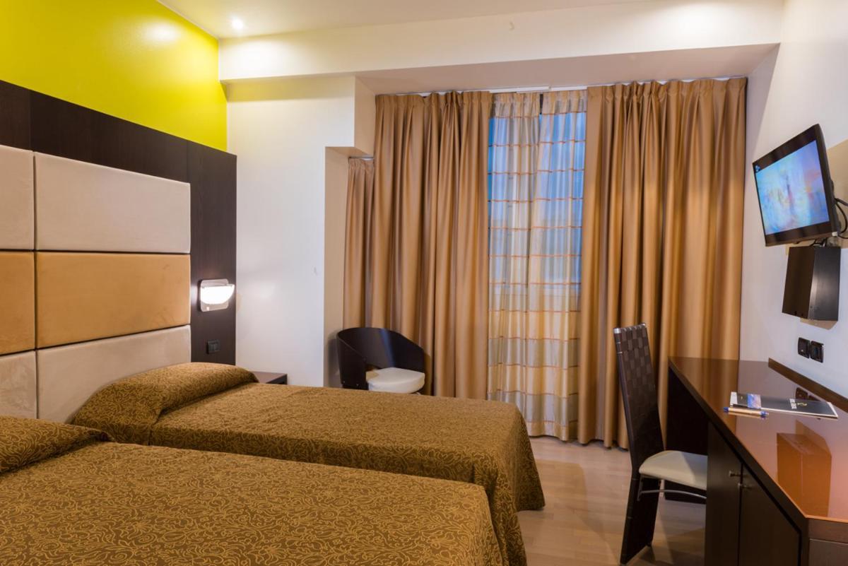 Hotel Kristal 3 Stelle Superior Zane Bagian luar foto