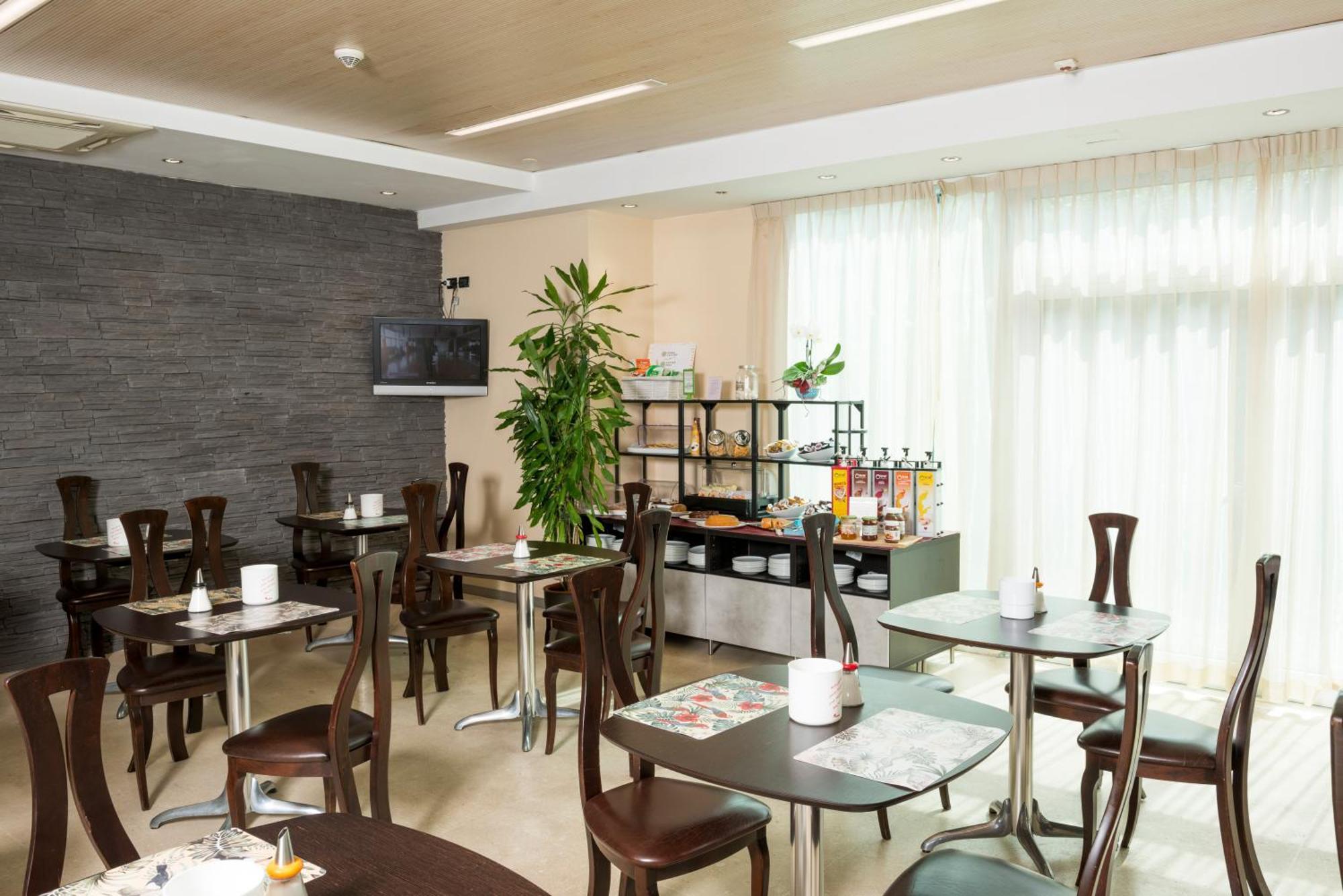 Hotel Kristal 3 Stelle Superior Zane Bagian luar foto