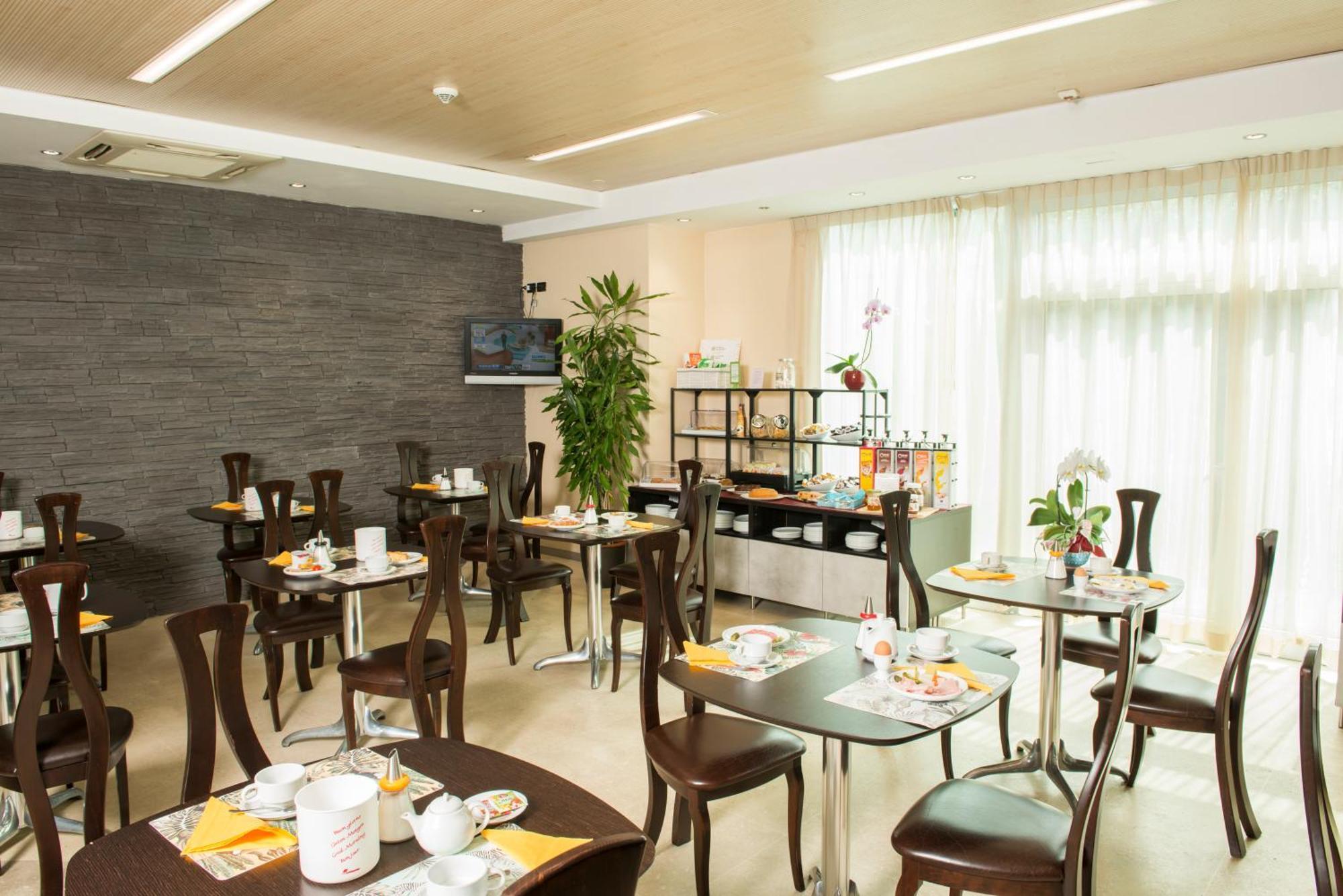 Hotel Kristal 3 Stelle Superior Zane Bagian luar foto