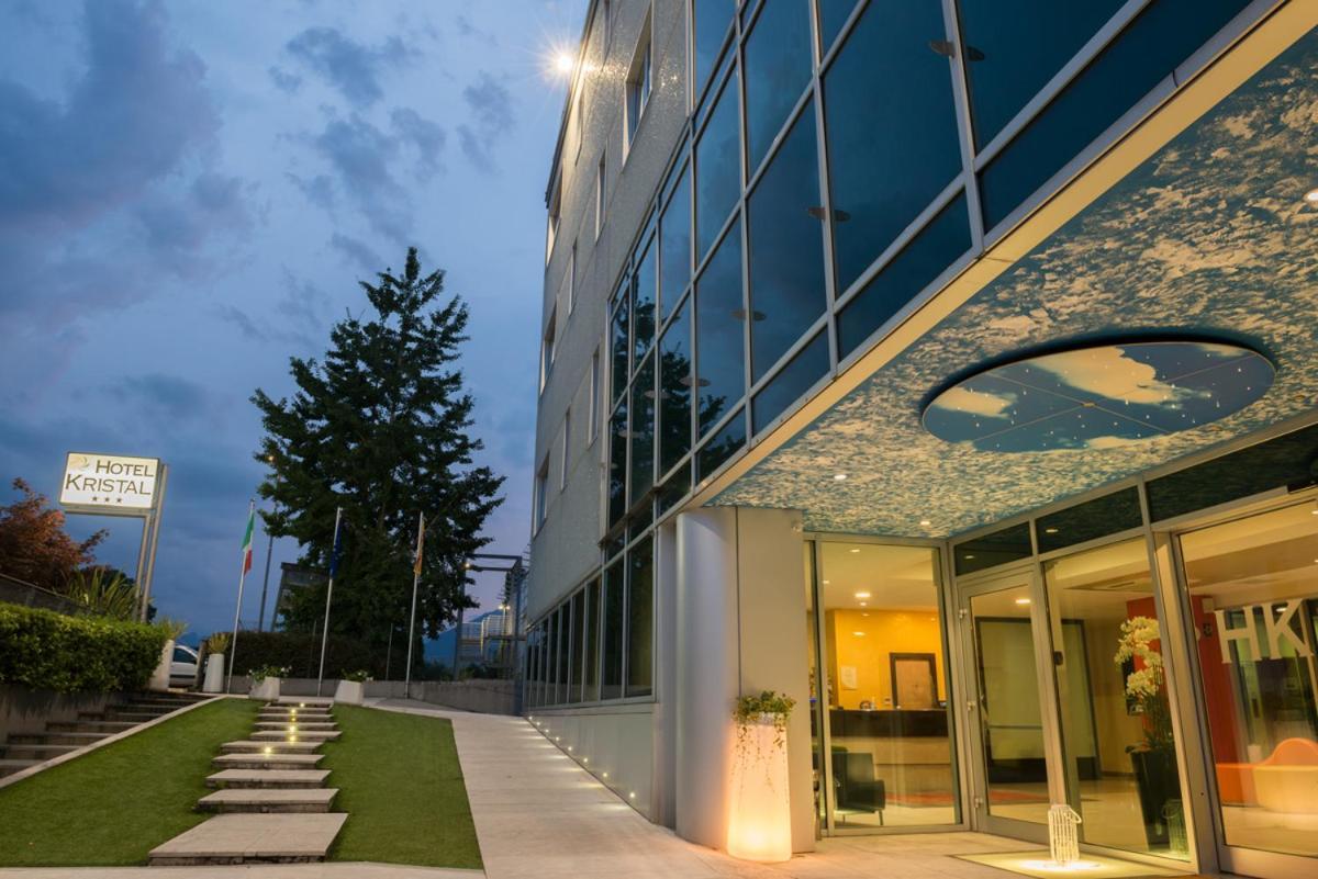 Hotel Kristal 3 Stelle Superior Zane Bagian luar foto