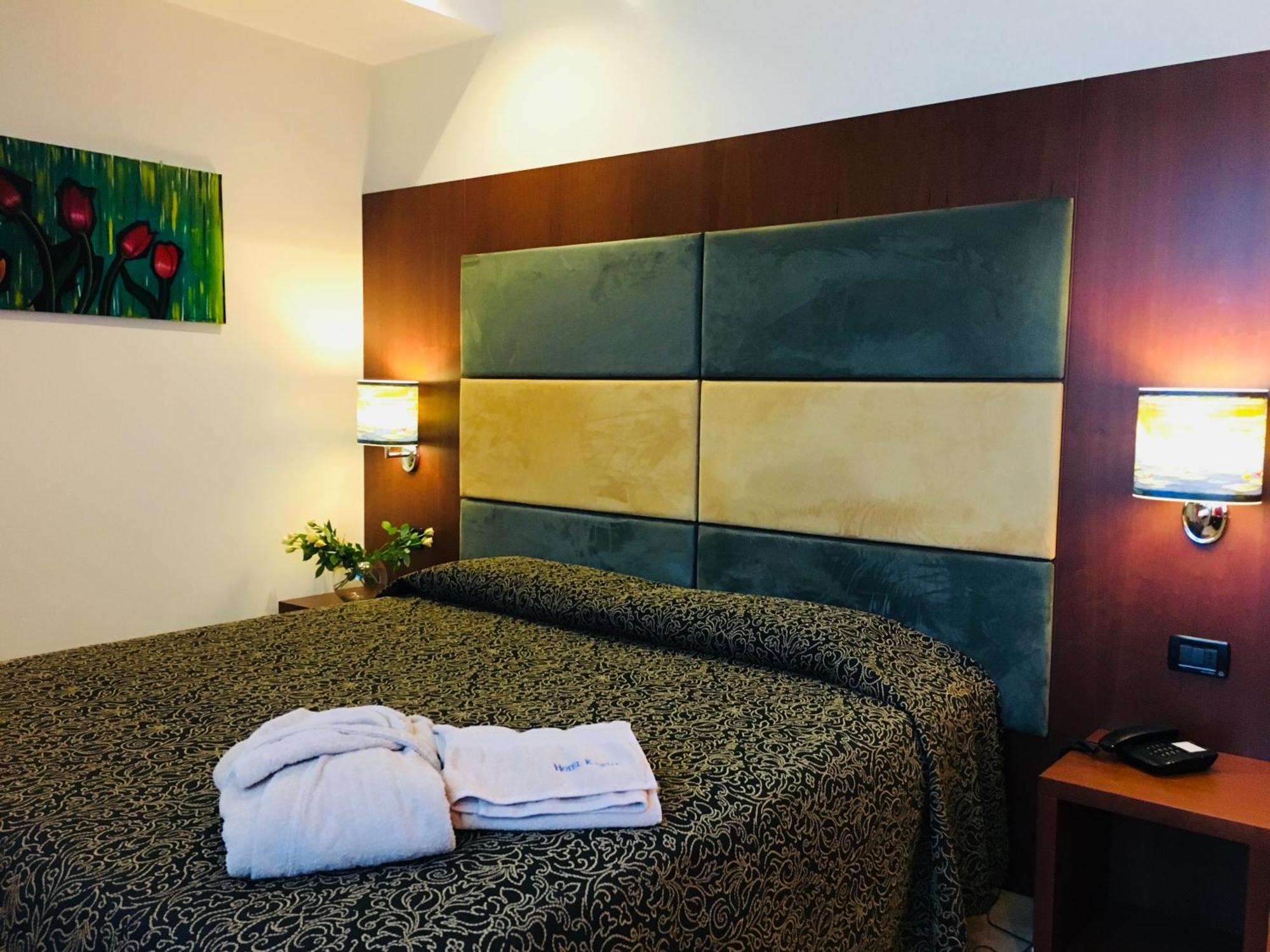 Hotel Kristal 3 Stelle Superior Zane Bagian luar foto