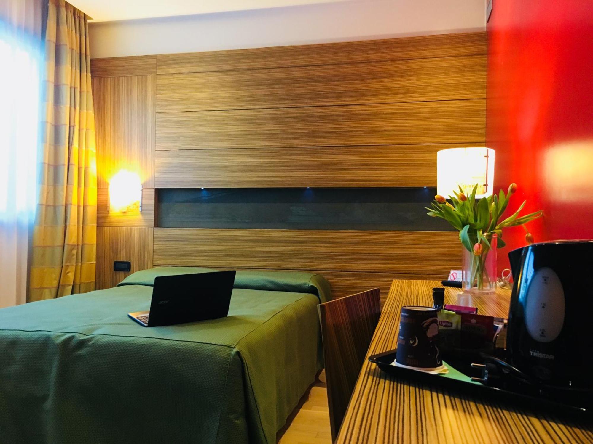 Hotel Kristal 3 Stelle Superior Zane Bagian luar foto