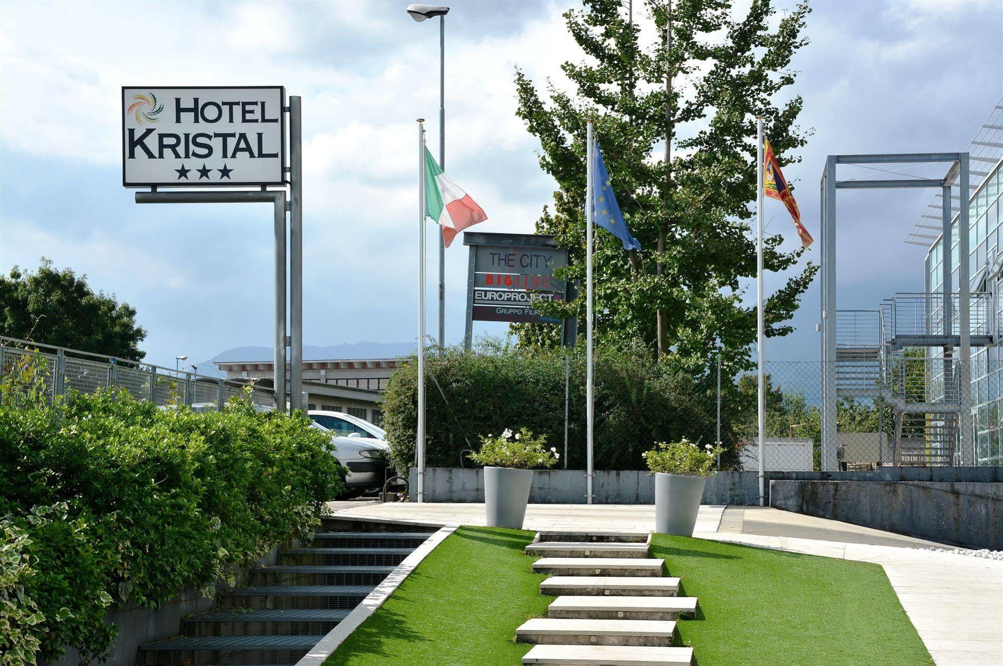 Hotel Kristal 3 Stelle Superior Zane Bagian luar foto