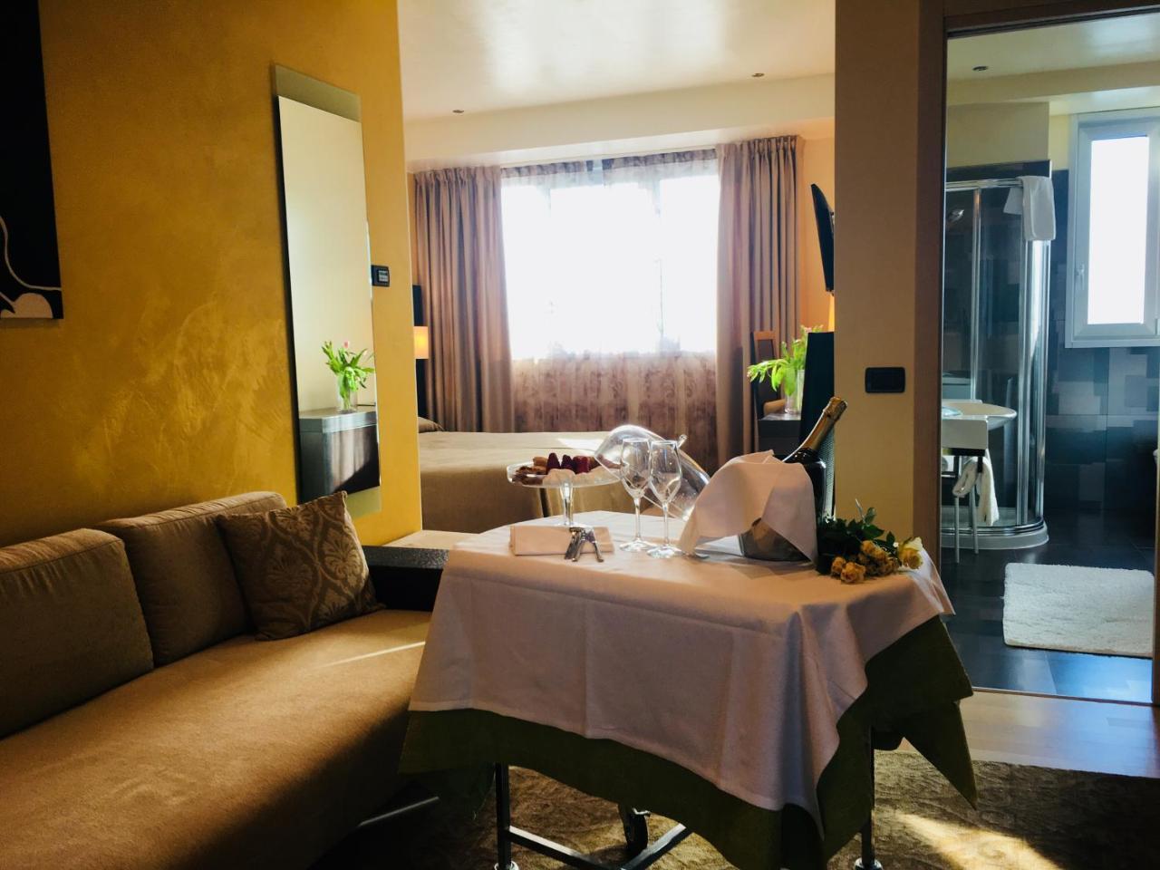 Hotel Kristal 3 Stelle Superior Zane Bagian luar foto