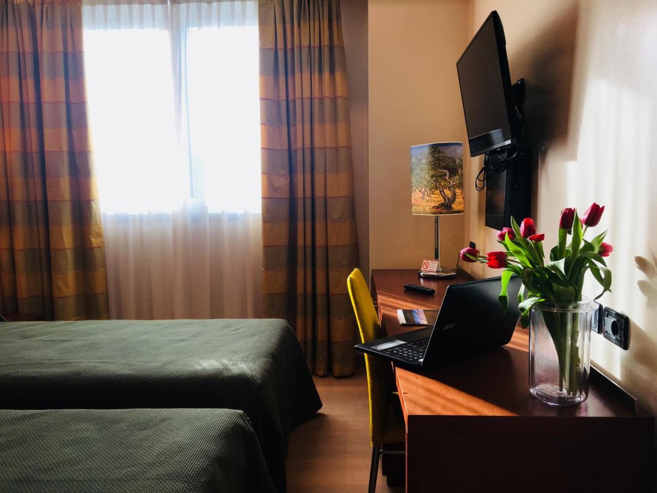Hotel Kristal 3 Stelle Superior Zane Bagian luar foto